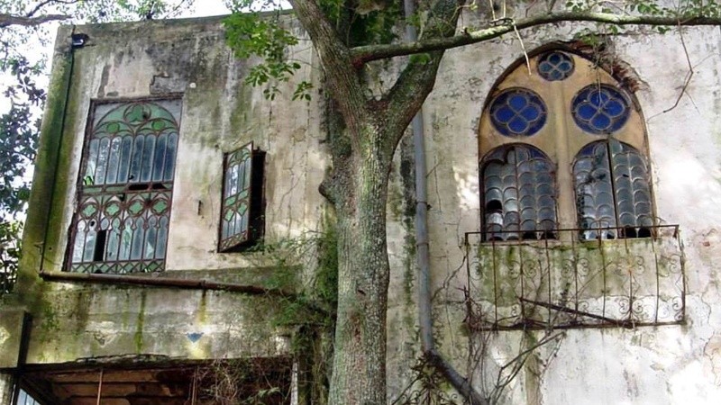 Así era la casona ubicada en el monte Caballero. En los últimos años fue saqueada.