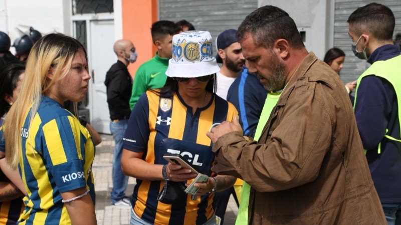 Los hinchas llegaron al Gigante desde la mañana de este domingo.