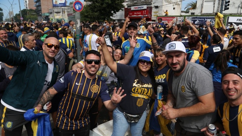 Rosario vive una fiesta por su clásico encuentro.