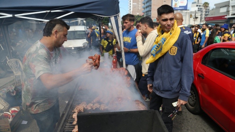 Los hinchas llegaron al Gigante desde la mañana de este domingo.