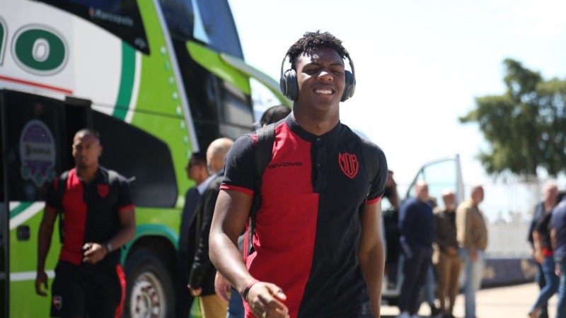 La llegada del equipo rojinegro al estadio.