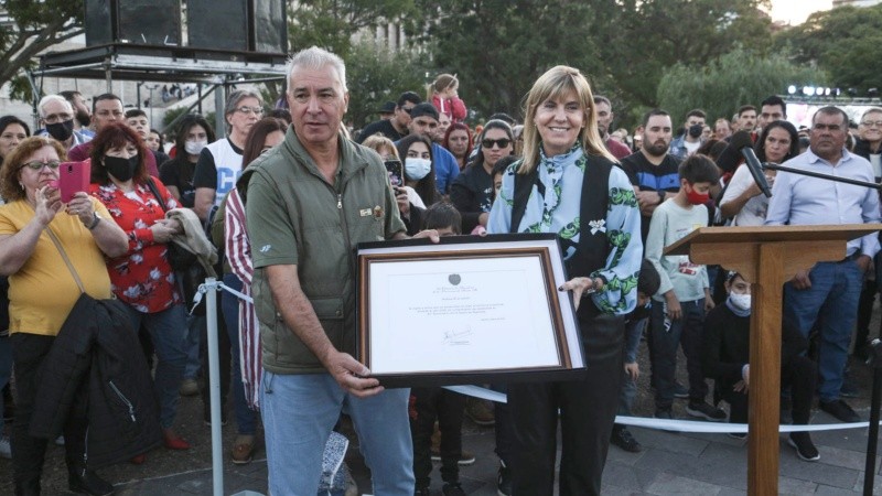 La vicegobernadora de Santa Fe Alejandra Rodenas junto a Claudino Chamorro. 