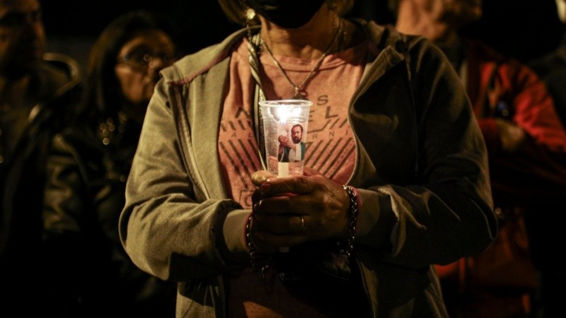 Los fieles en el Vía Crucis de barrio Rucci.