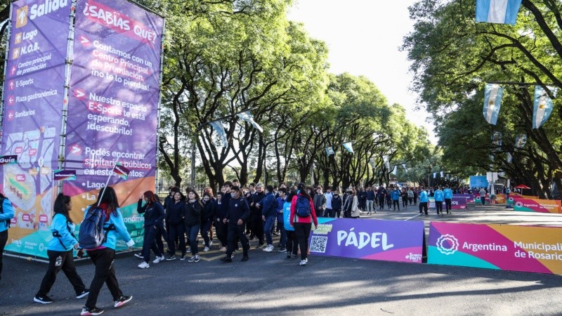 El Fan Fest de Oroño a pleno con cientos de chicos de escuelas de Rosario.