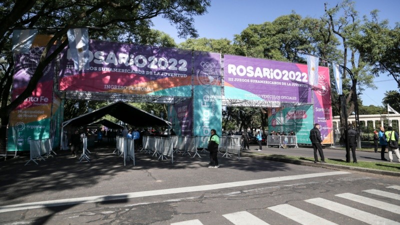 El Fan Fest de Oroño a pleno con cientos de chicos de escuelas de Rosario.