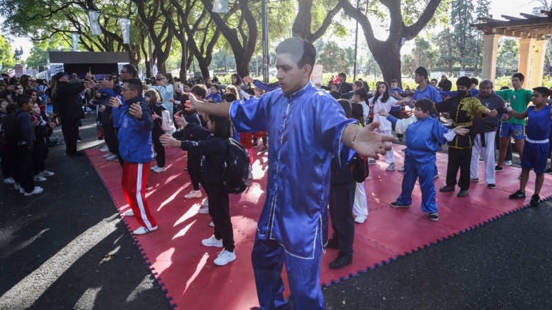 El Fan Fest de Oroño a pleno con cientos de chicos de escuelas de Rosario.