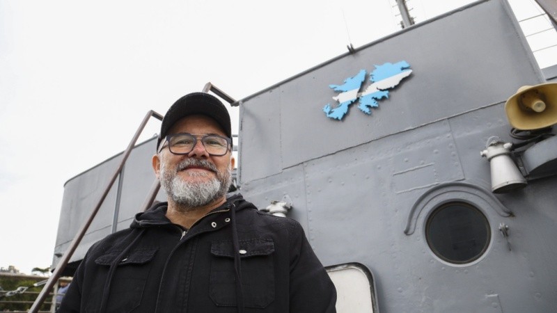 Fernando Vitale y la emoción de estar en el patrullero con la guardia de honor por Gallo.