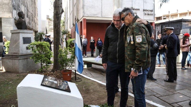 Ex combatientes de Malvinas presentes en el emotivo acto este lunes.