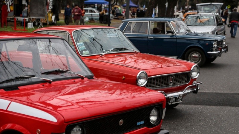 De todo tipo y color: la muestra de autos en el Parque Independencia.