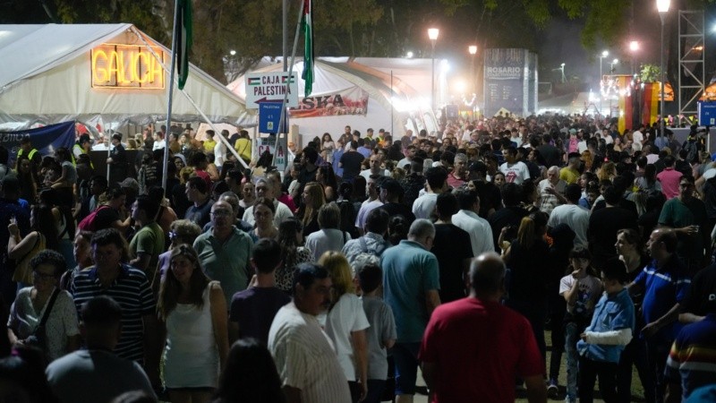 El Parque Nacional a la Bandera fue el sitio de la primera de las diez noches de Colectividades.