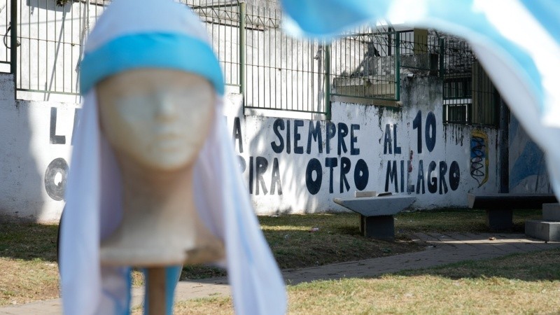 Una frase que resume todo: La pelota siempre al 10.