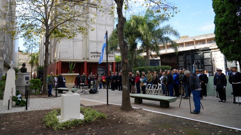 El emotivo acto de este martes 2 de mayo en el cementerio El Salvador.