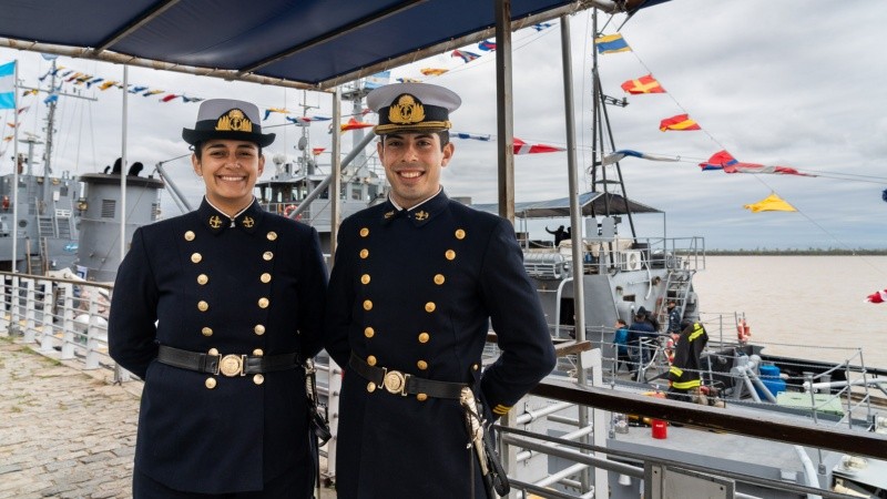 Tres buques de la Armada Argentina pasaron por la costa central de Rosario y fueron visitados por el público.