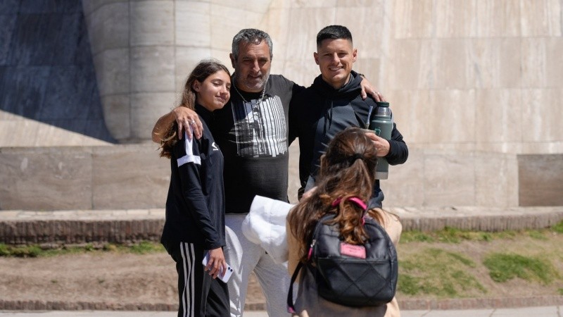 Turista en el Monumento a la Bandera este viernes al mediodía.