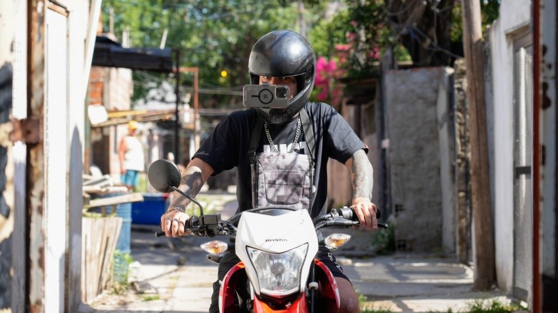 Jota en plena grabación de su motovlog en Tablada.