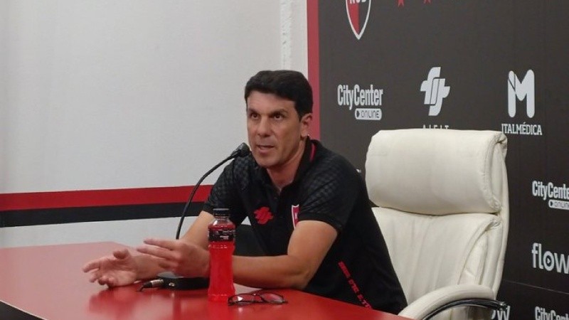 El técnico leproso habló en conferencia de prensa.