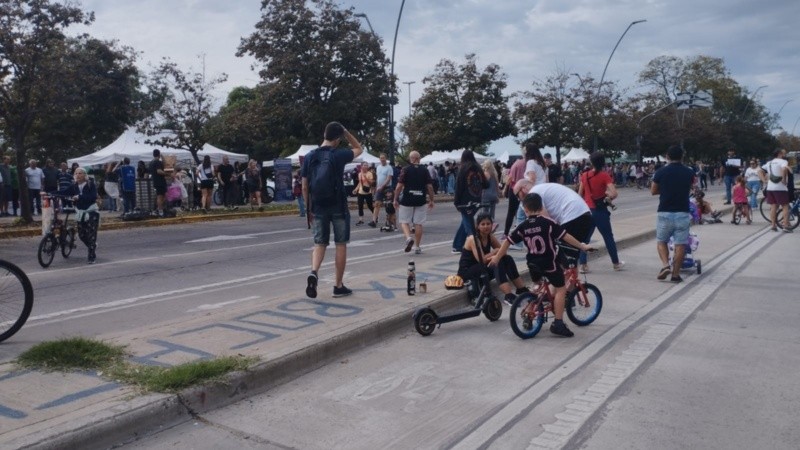 La expo UNR en Calle Recreativa.