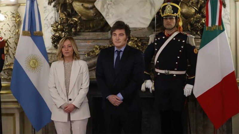 Milei junto a Meloni en la Casa Rosada.