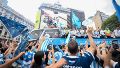 Los jugadores de Racing pasearon la Copa Sudamericana por el Obelisco